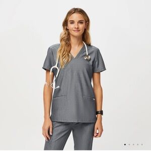 Figs graphite grey women’s scrub set straight leg 2 pocket size large